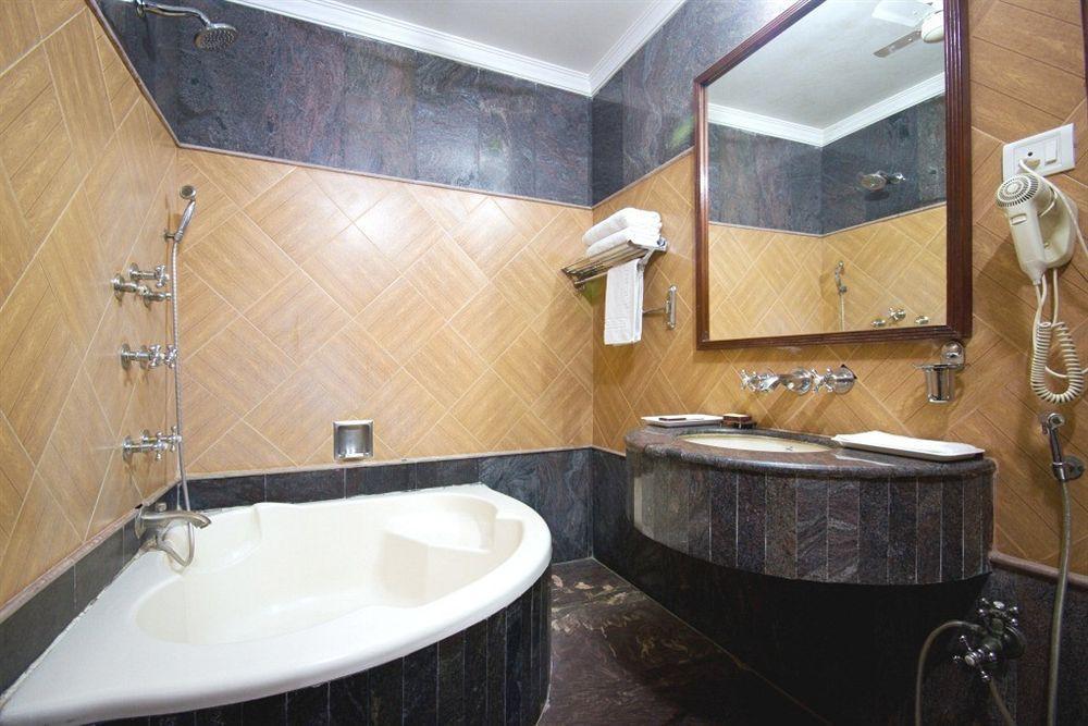 Hotel Sunstar Grand Дели Экстерьер фото