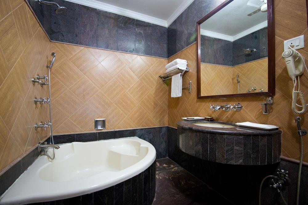Hotel Sunstar Grand Дели Экстерьер фото