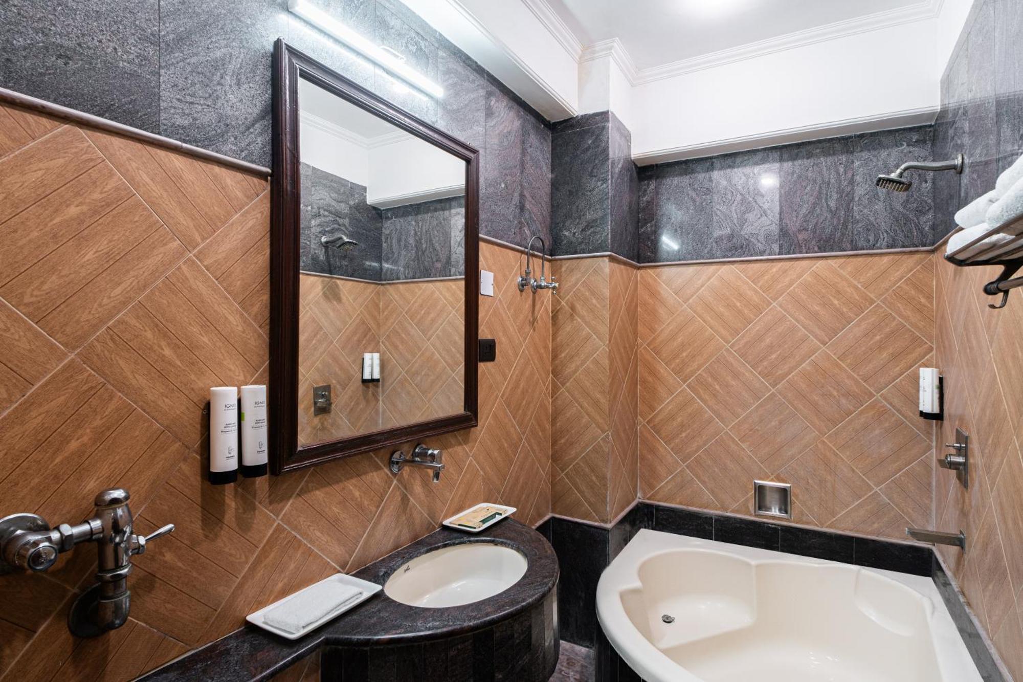 Hotel Sunstar Grand Дели Экстерьер фото