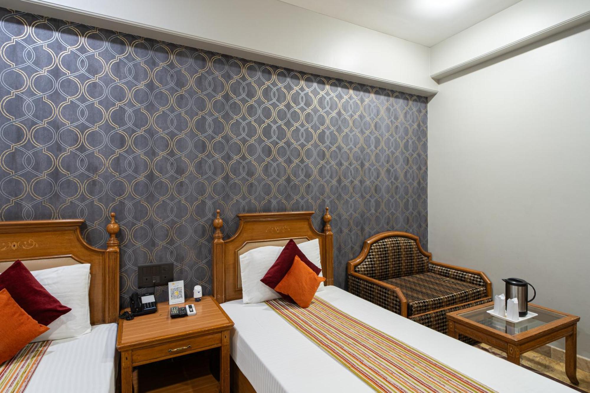 Hotel Sunstar Grand Дели Экстерьер фото