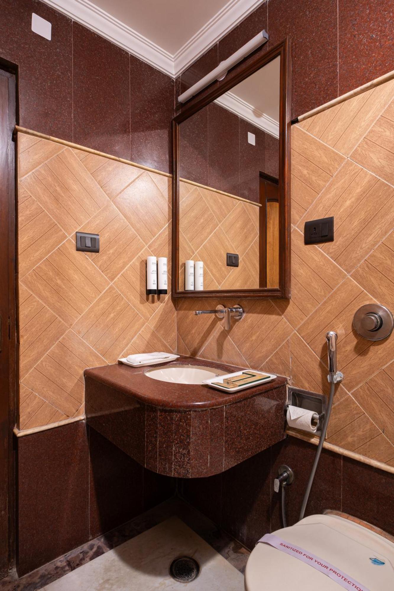Hotel Sunstar Grand Дели Экстерьер фото