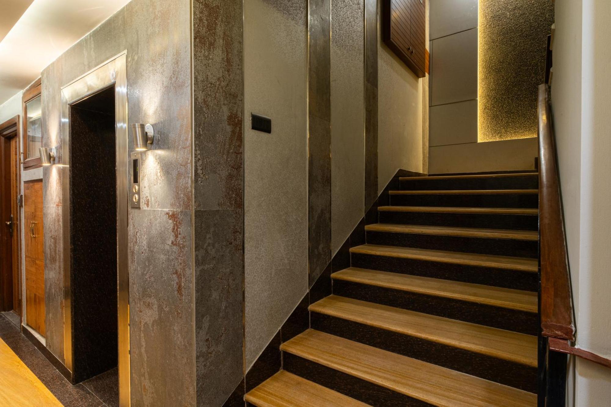 Hotel Sunstar Grand Дели Экстерьер фото