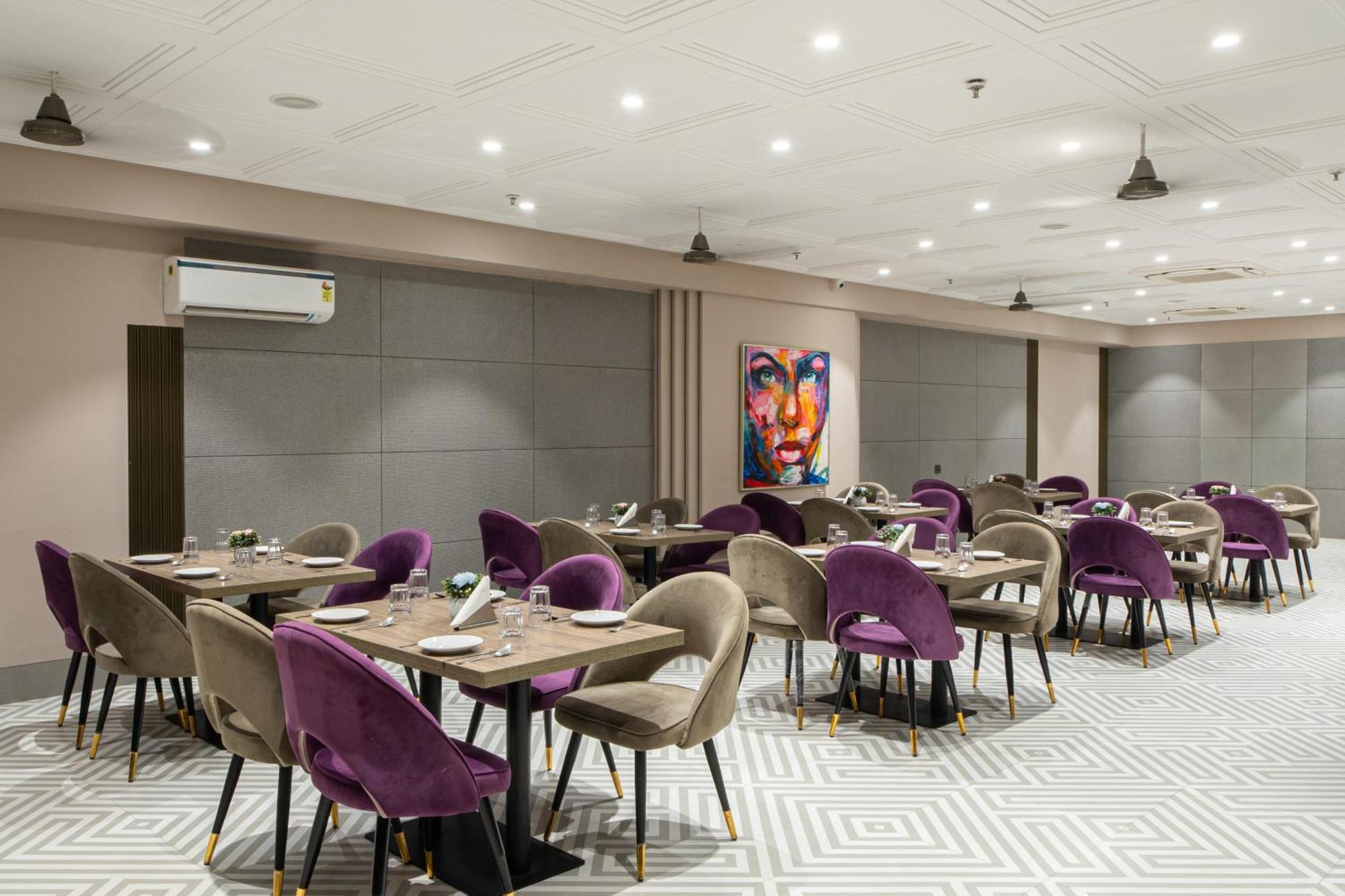 Hotel Sunstar Grand Дели Экстерьер фото