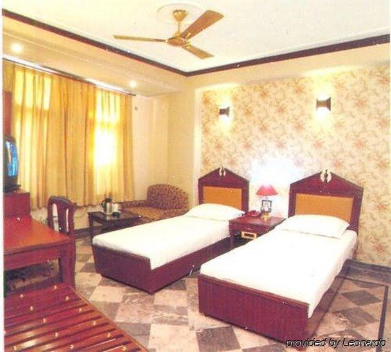 Hotel Sunstar Grand Дели Номер фото