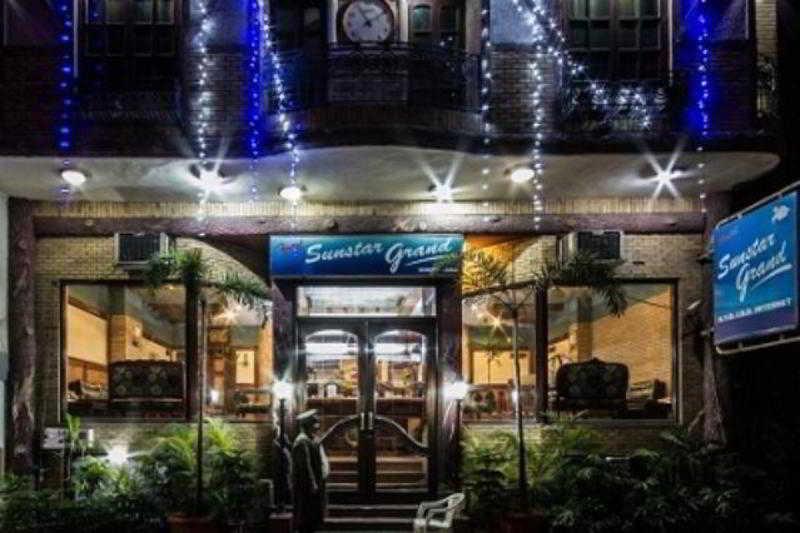 Hotel Sunstar Grand Дели Экстерьер фото