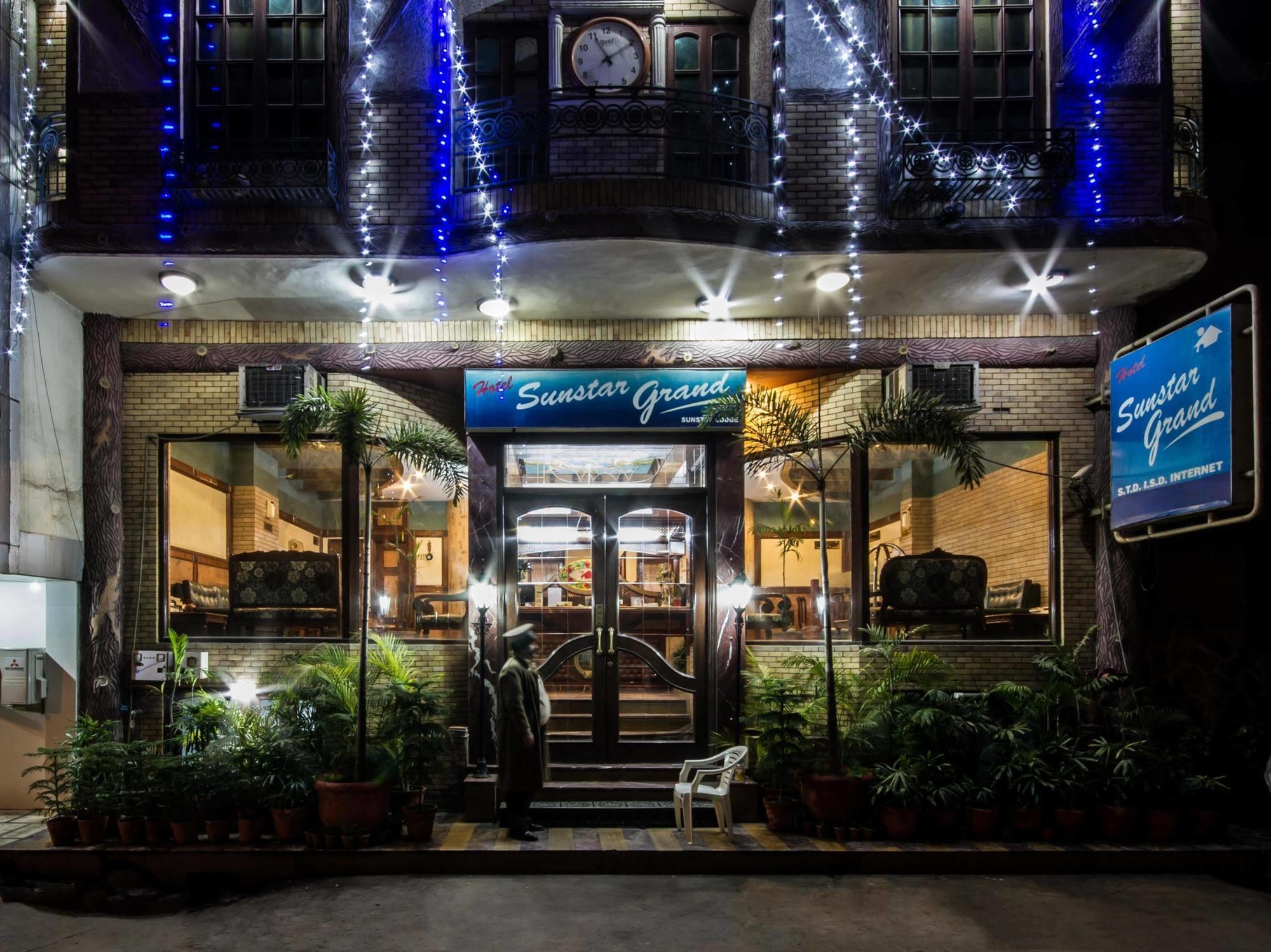 Hotel Sunstar Grand Дели Экстерьер фото